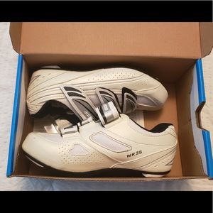 Shimano cycling shoes with clips